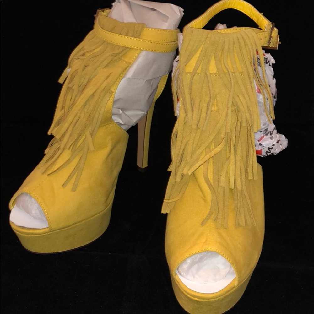 Luichiny “LOOK AHEAD” Heels